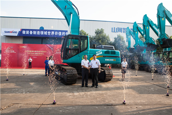 新推“节油王”混合动力挖掘机