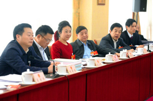 带来六个提案，重点还是“农民工”问题 ——来自的全国人大代表张晓庆接受本报记者专访，为进城务