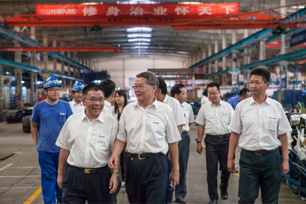 柳工集团曾光安董事长一行考察交流