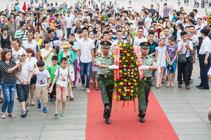 开挖机，坐游艇、飞机 开展员工家属开放日活动