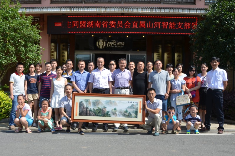 民盟支部活动彰显“针”功夫