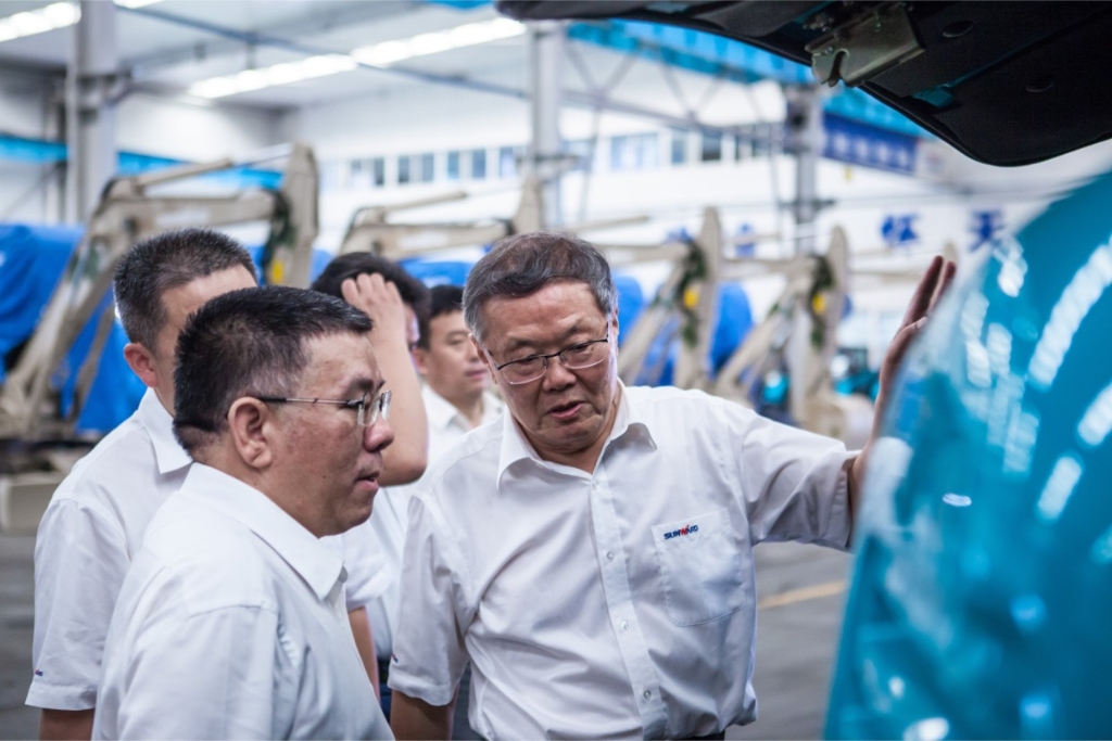 柳工集团曾光安董事长一行考察交流