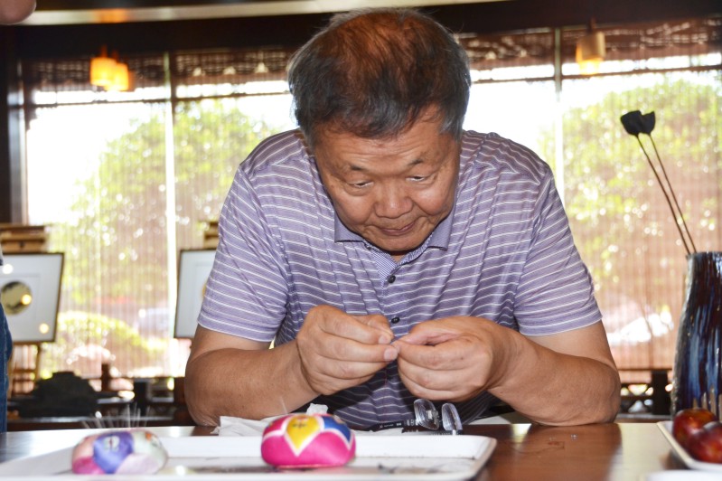 民盟支部活动彰显“针”功夫