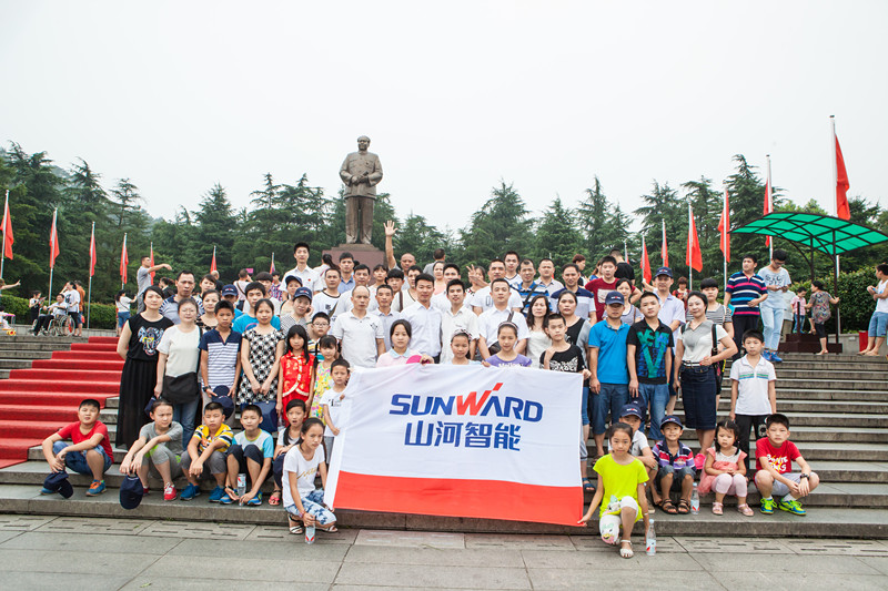 开挖机，坐游艇、飞机 开展员工家属开放日活动