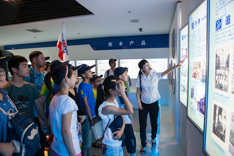 开挖机，坐游艇、飞机 开展员工家属开放日活动