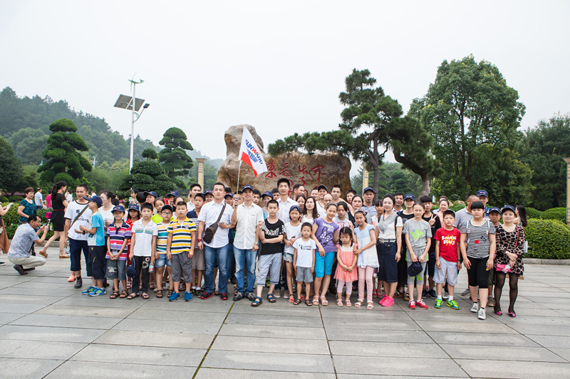 开挖机，坐游艇、飞机 开展员工家属开放日活动