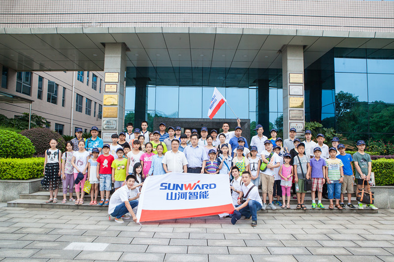 开挖机，坐游艇、飞机 开展员工家属开放日活动