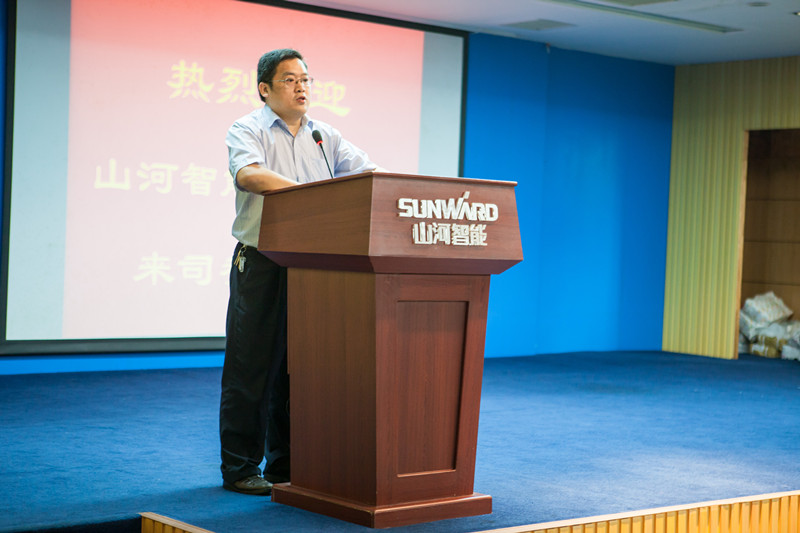 开挖机，坐游艇、飞机 开展员工家属开放日活动