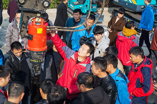 十年相随，成就彼此，来听听挖掘机客户的真实声音