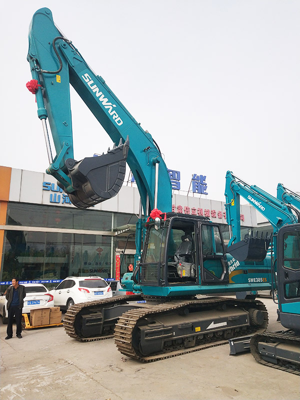 关于节能型挖掘机，张老板算了这样一笔账