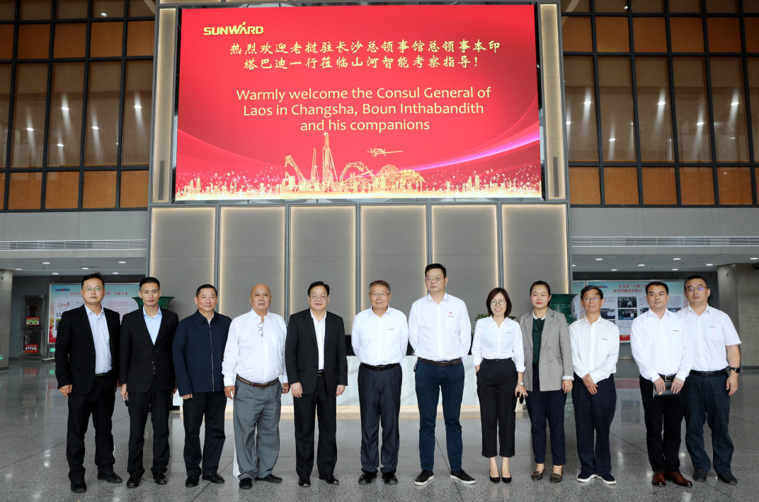 老挝长沙总领事本·印塔巴迪考察