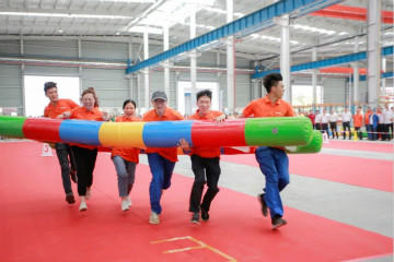 举办21周年庆祝表彰会暨趣味运动会