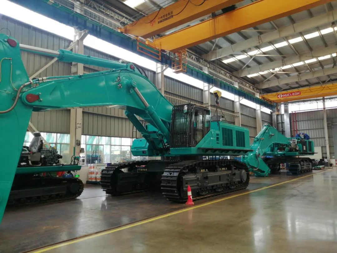 创新再出成果！超大型履带式液压挖掘机下线