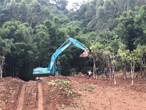 SWE 215E挖掘机是他的左膀右臂！