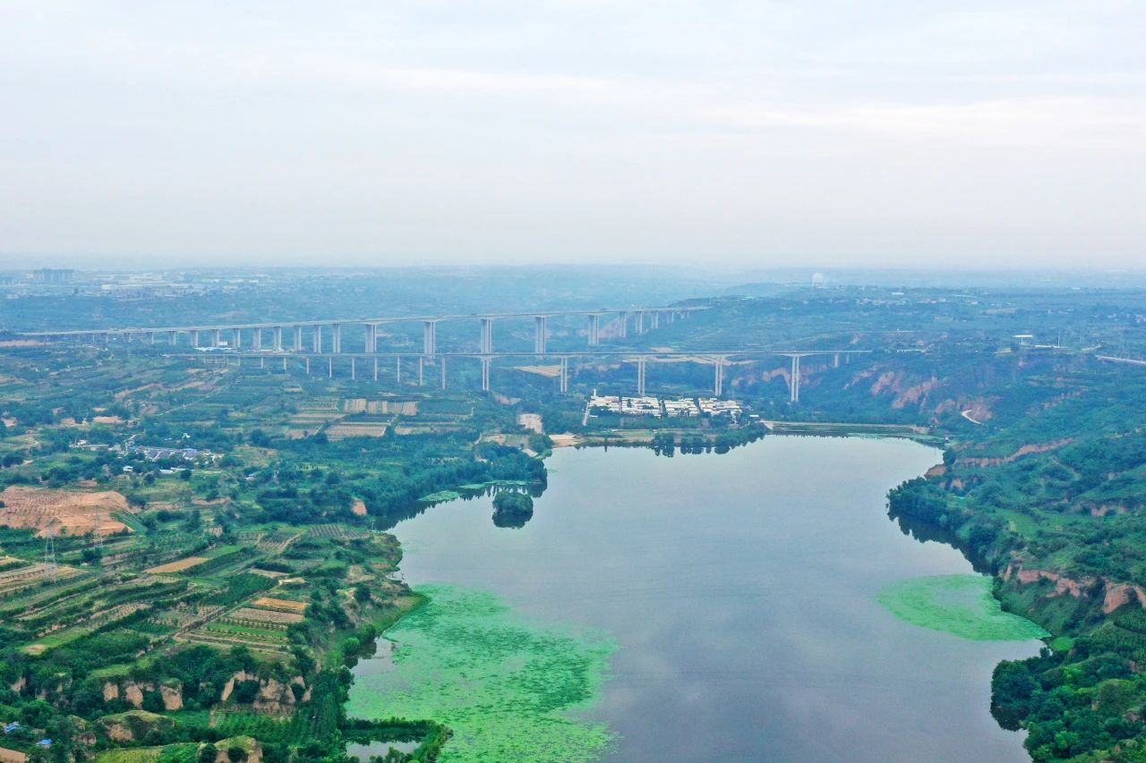 天堑施工，玉皇阁二号特大桥桩基主力军是旋挖钻机 | 百年风华筑锦绣山河（3）