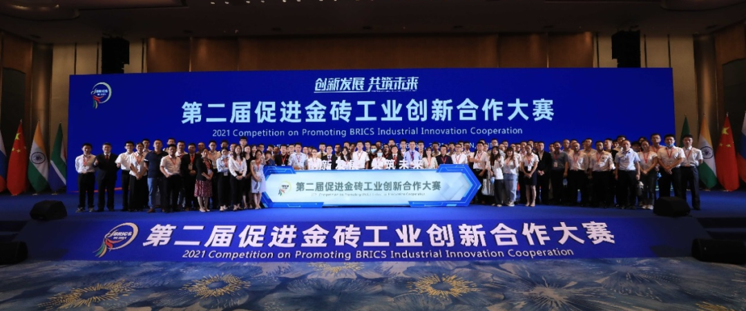 点赞！液压混合动力挖掘机项目荣获这个优秀项目奖→