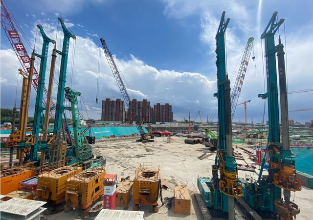 大国重器！超级装备助力北京城市副中心综合交通枢纽站建设
