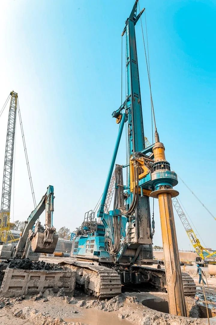 大国重器！超级装备助力北京城市副中心综合交通枢纽站建设