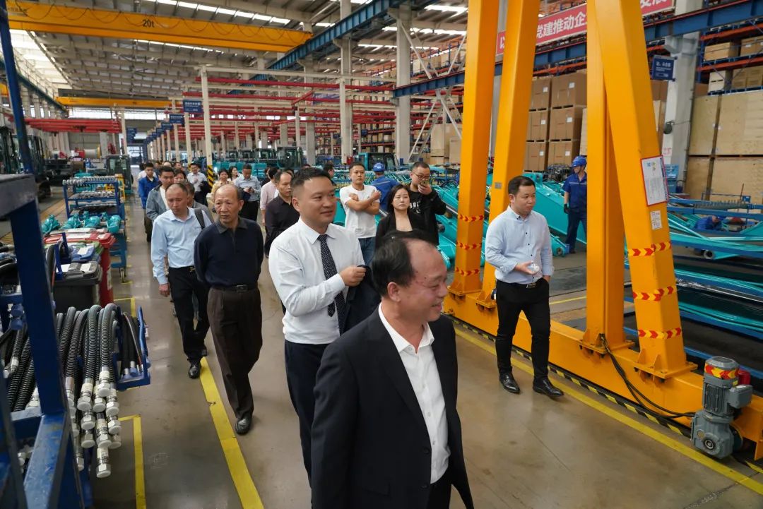 湖南省矿业协会第二届一次会员代表大会暨第二届一次理事会在顺利召开