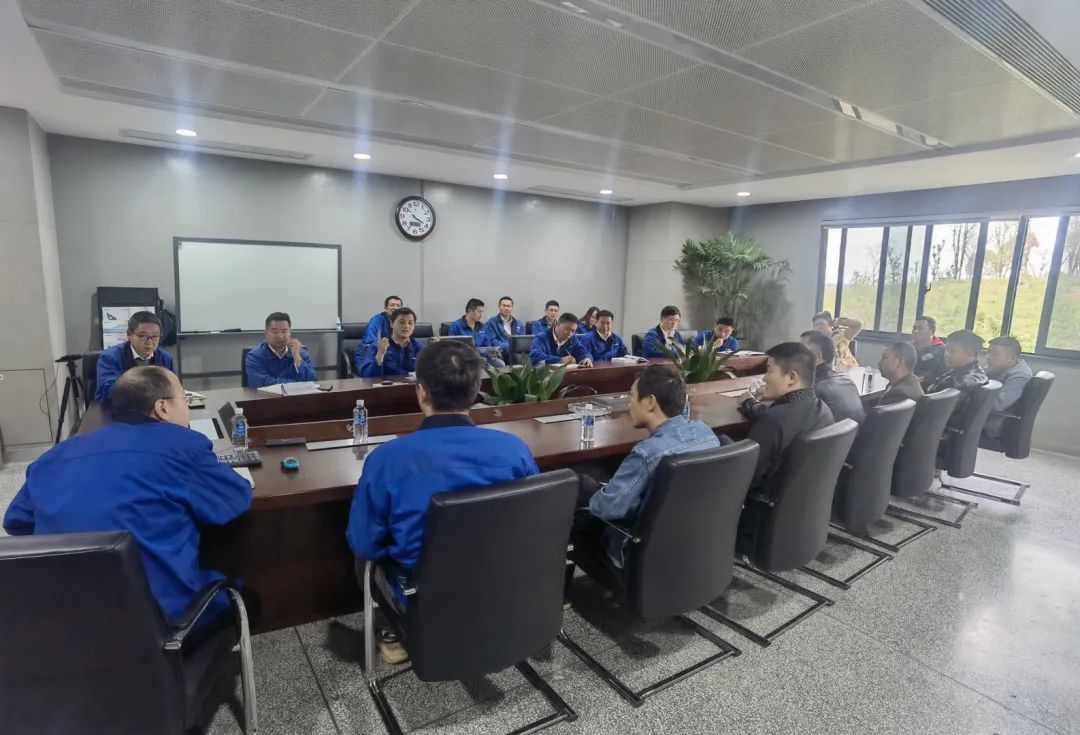 一起来“找茬”！10位“超级体验官”试驾最新“F系列”挖掘机