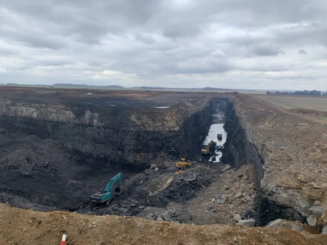 挑战矿山难题！95吨级矿用挖掘机成功进入非洲市场