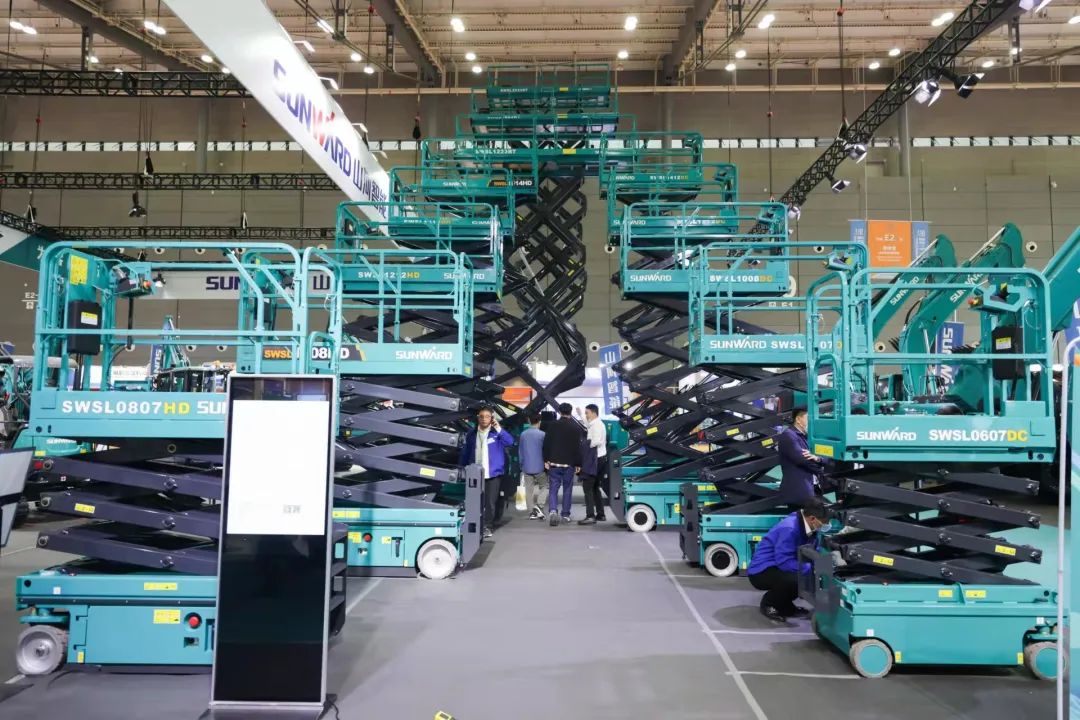 “山河绿”牵手“华为中国红”！高机设备集群助力华为团泊洼项目