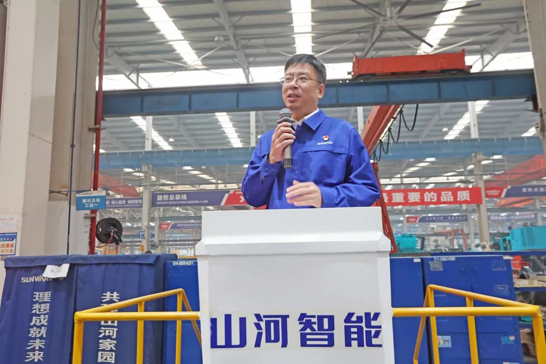 向榜样学习！56名职工受到职工职业技能竞赛表彰