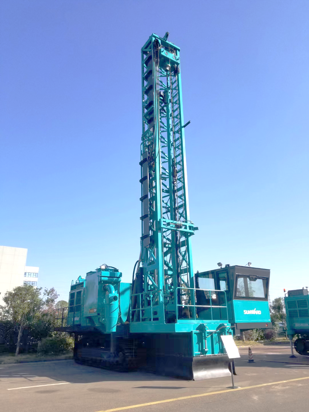 两种钻进模式+更大扭矩！自主研制的全液压牙轮钻机下线