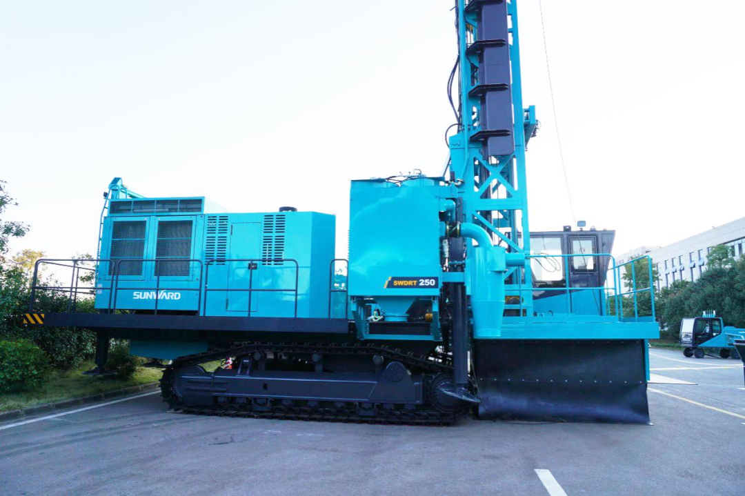 两种钻进模式+更大扭矩！自主研制的全液压牙轮钻机下线