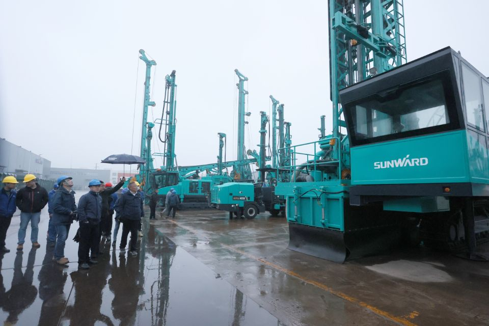 两种钻进模式+更大扭矩！自主研制的全液压牙轮钻机下线