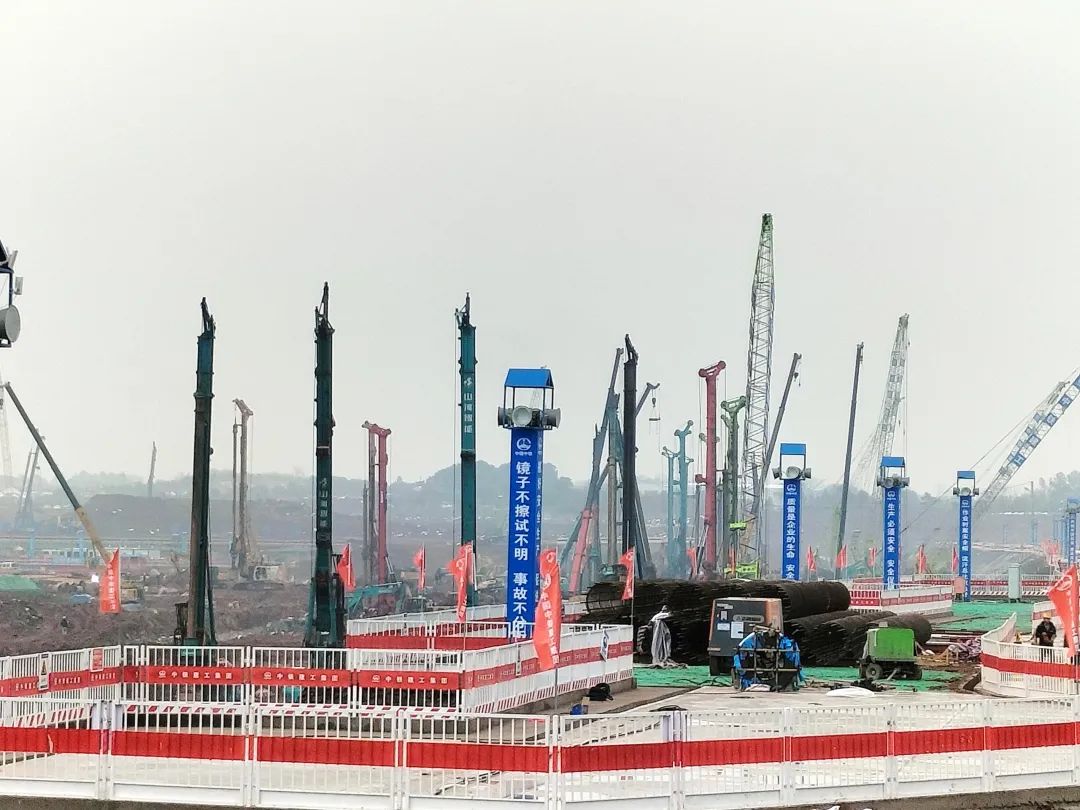 “山河绿”精彩亮相！装备全面助力长沙机场改扩建项目