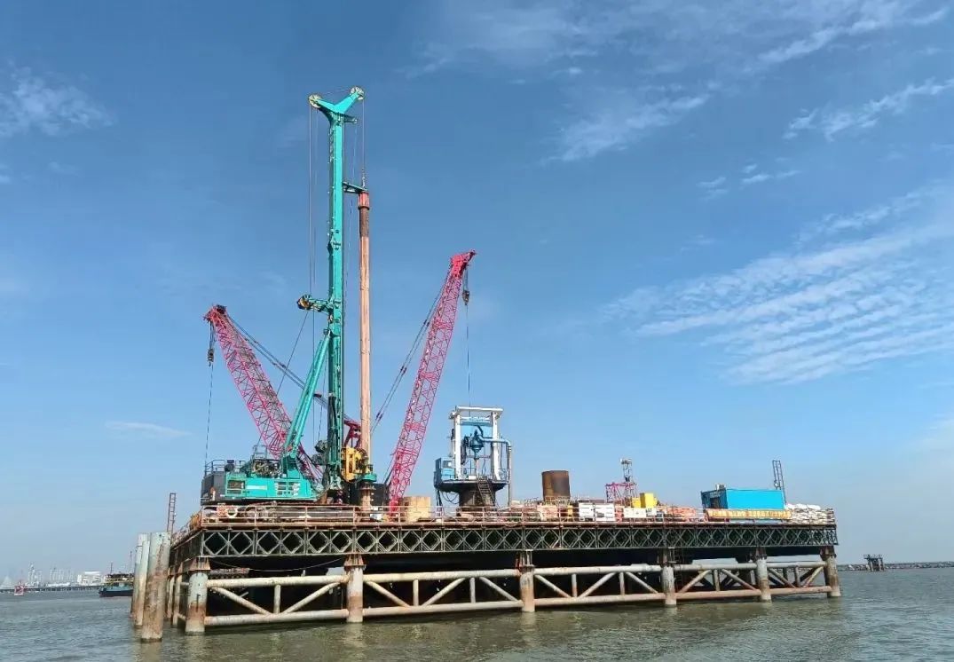 乘风破浪的旋挖钻机！助建澳氹第四跨海大桥