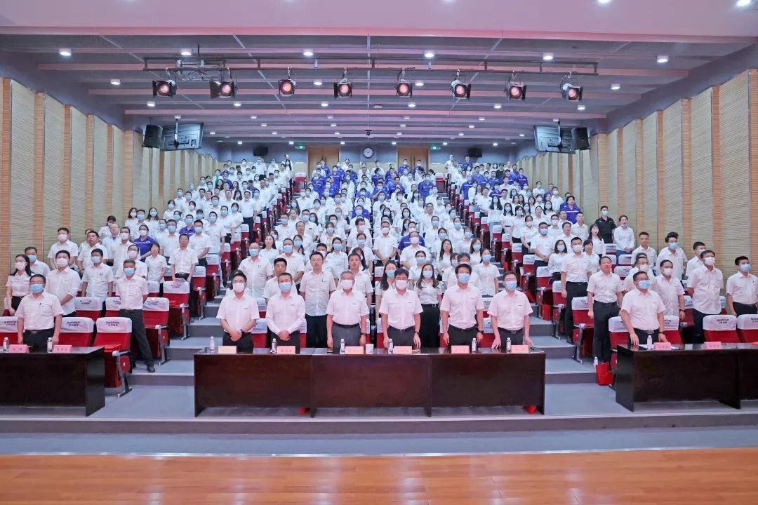 为建功建企建家一体化贡献更大力量！第五届五次“双代会”成功召开