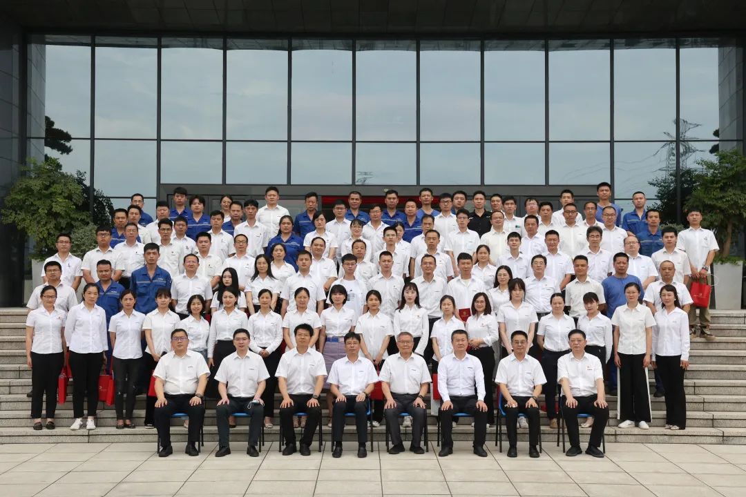 为建功建企建家一体化贡献更大力量！第五届五次“双代会”成功召开