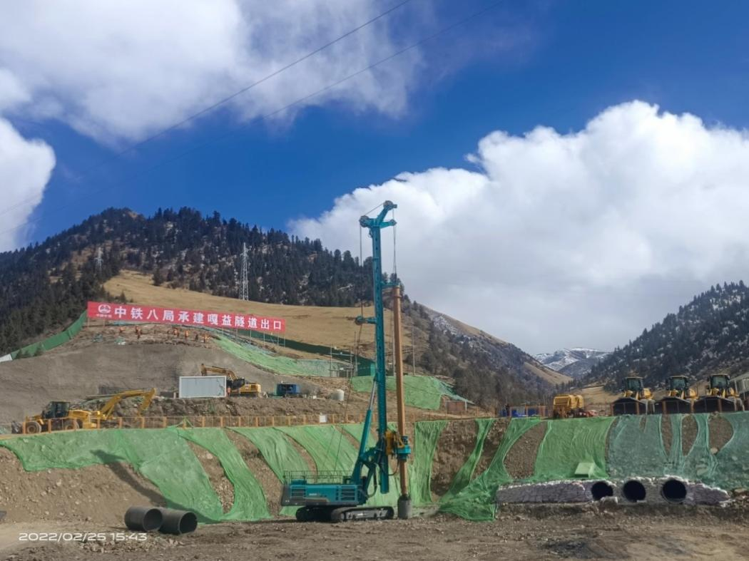 决战“世界之巅”！旋挖钻机实力助建川藏铁路