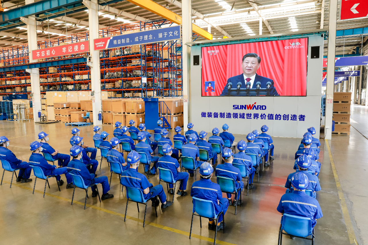 振奋人心！党员干部集中收看党的二十大开幕会盛况