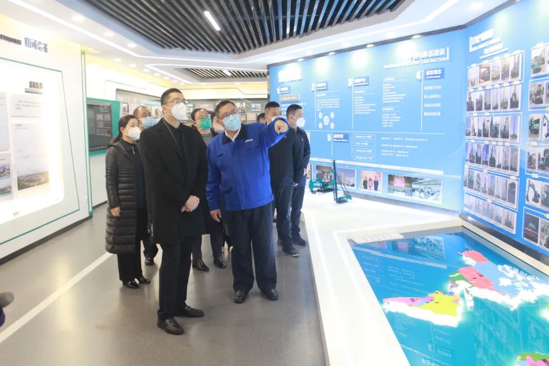 五粮液集团工会主席郭叙雷带队赴考察交流