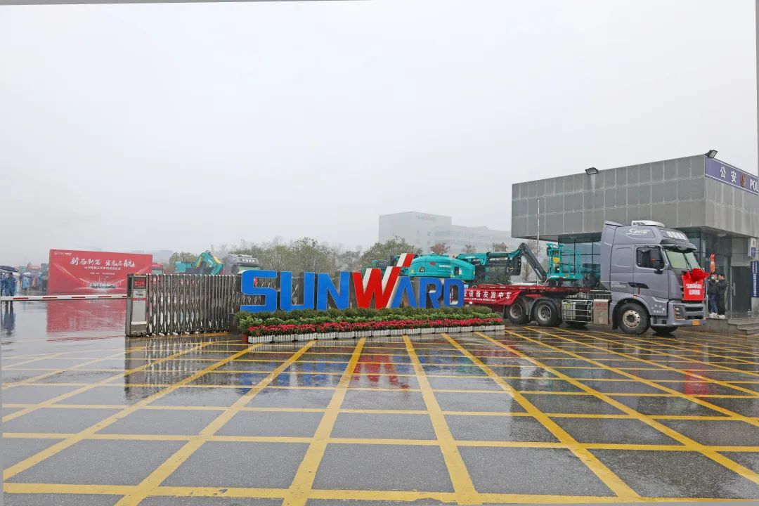 新局新篇，宏兔启航！超200台套设备集中发货