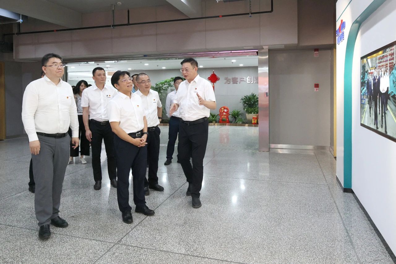 中国进出口银行总行党委委员、副行长李钧一行调研