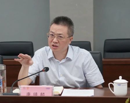 长沙市人民政府副市长、市工商联主席康镇麟调研