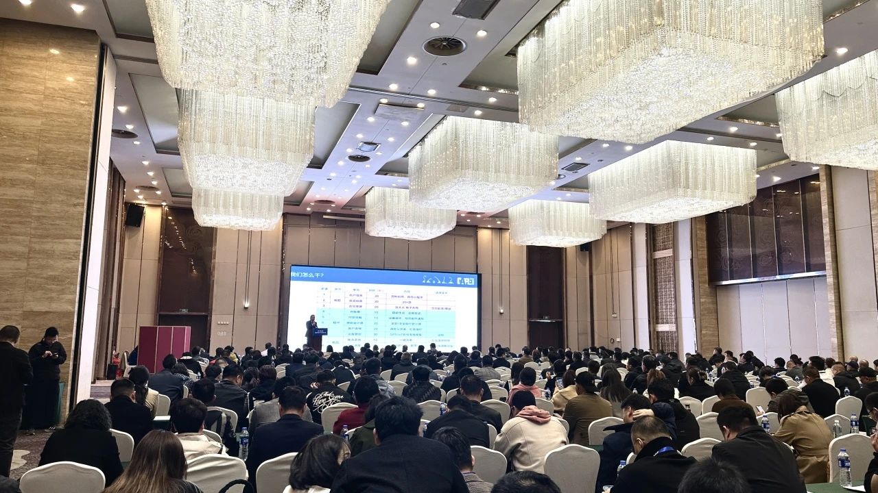 “爆品”来袭，签单不断！ 盛装亮相第八届全国高空作业平台租赁大会