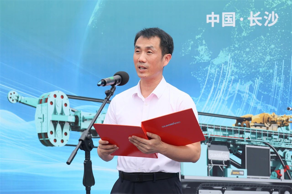 引领绿色科技新篇章！新能源钻机成功交付