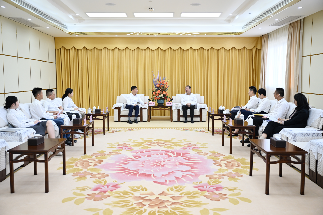 范少军会见董事长付向东