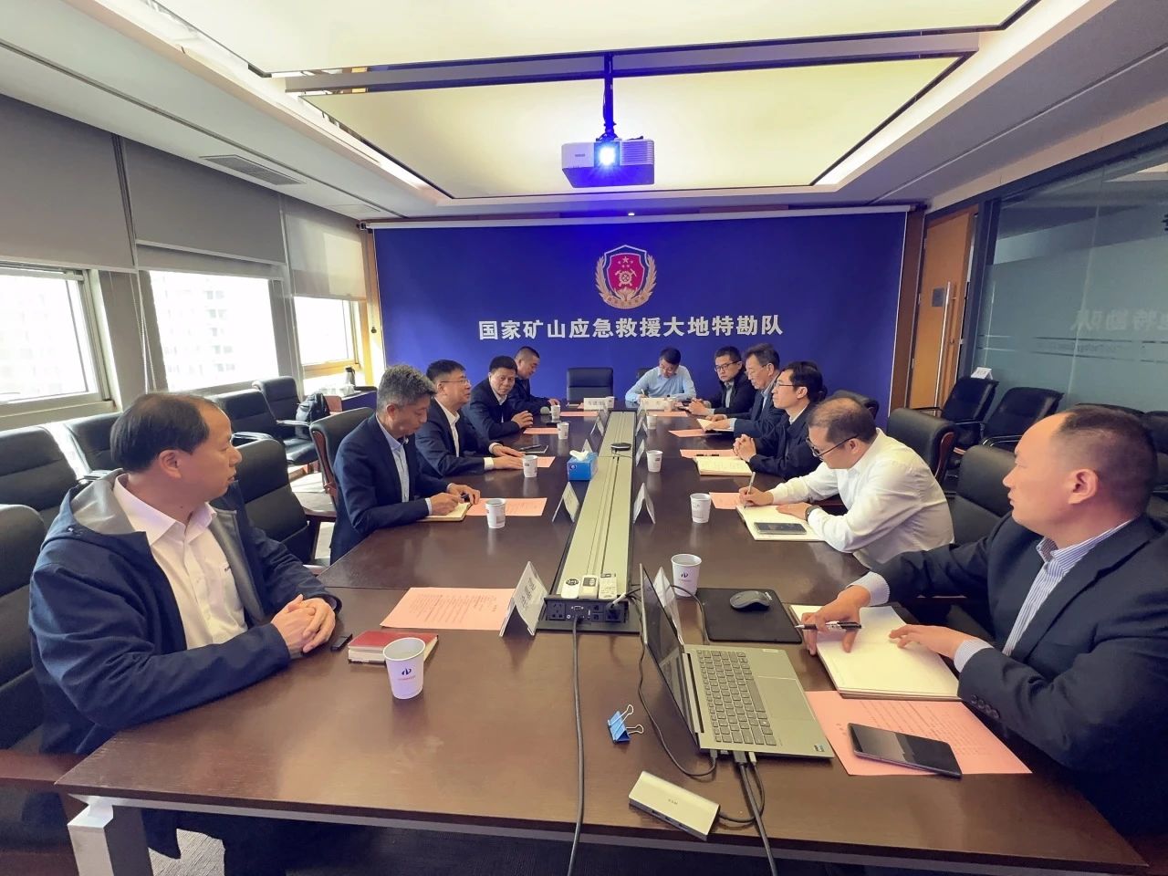 董事长付向东带队拜访中煤地质总局、大地特勘公司