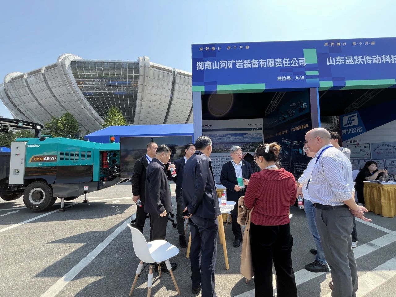 山河矿岩携井下掘进台车亮相苍南矿山井巷机械展