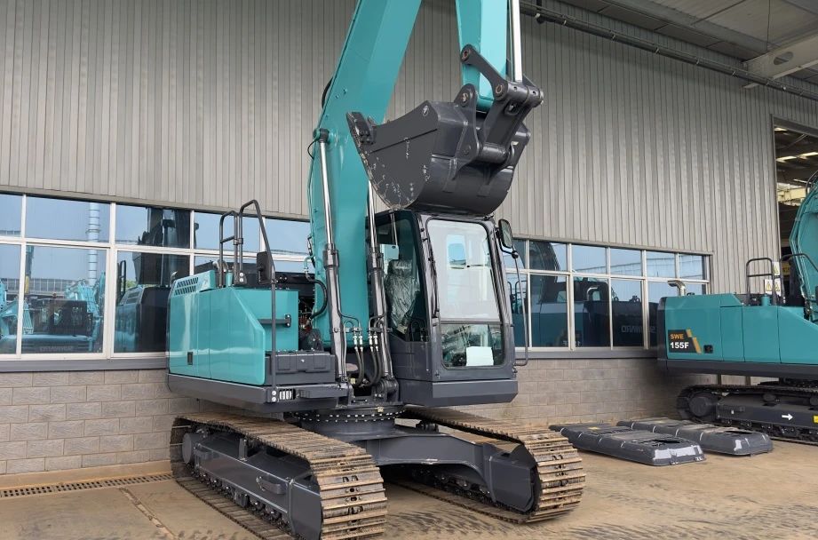 聚焦市场需求，三款精品工程液压挖掘机成功下线