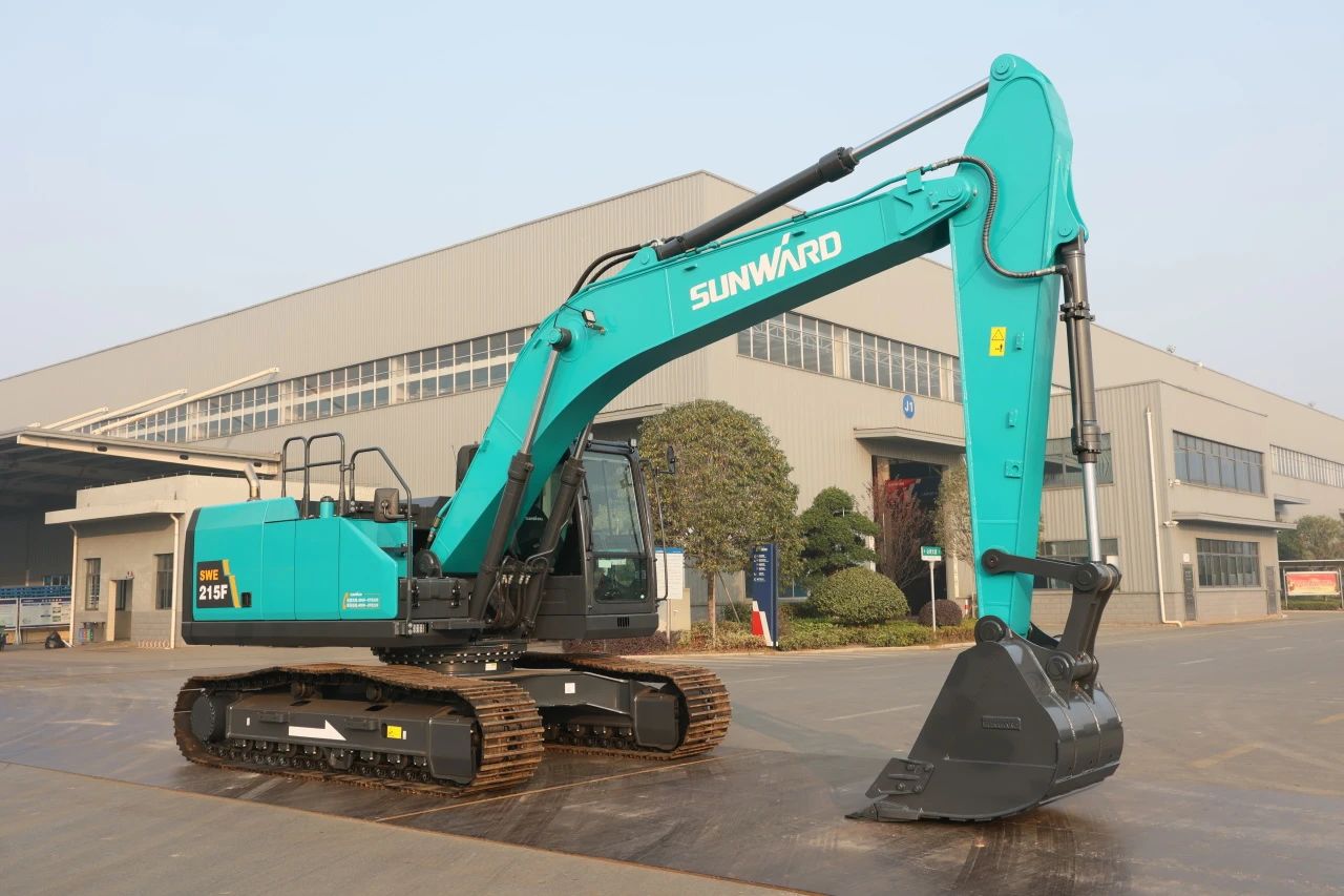 聚焦市场需求，三款精品工程液压挖掘机成功下线