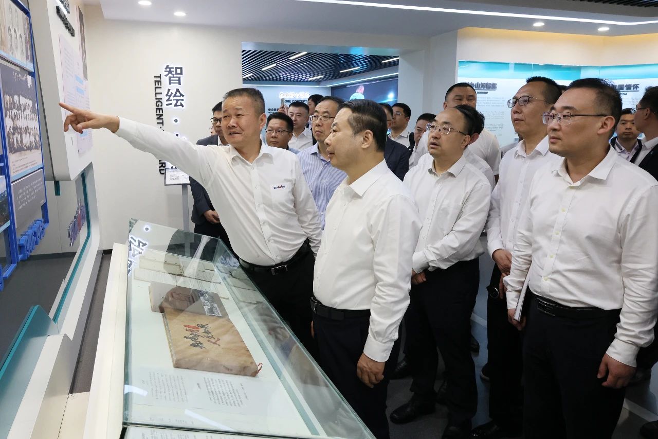 天能控股集团党委书记、董事长张天任率队到访