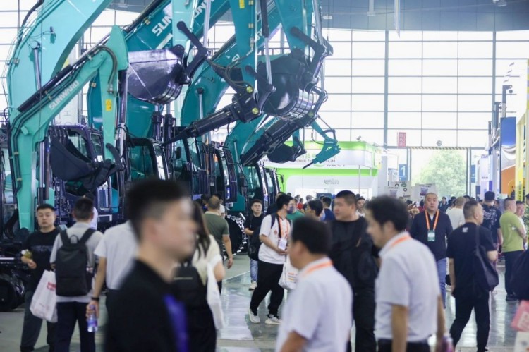 2025 CICEE | 打造极致精品化，挖掘机“圈粉”长沙展