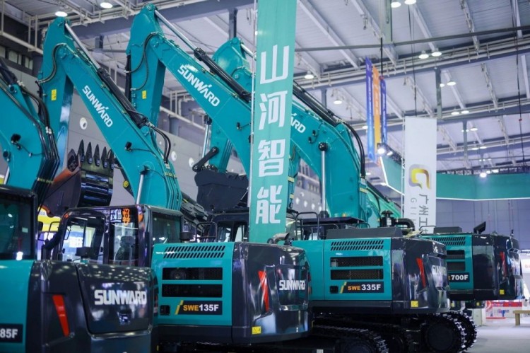 2025 CICEE | 打造极致精品化，挖掘机“圈粉”长沙展